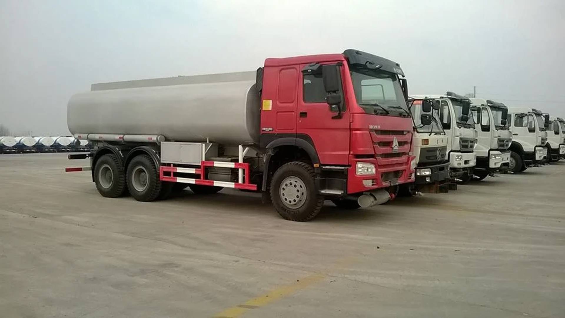 Sinotruk HOWO 6 X6 Full Drive Oil Tank Truck Factory Fuel Refueling Truck Stainless Steel Tank